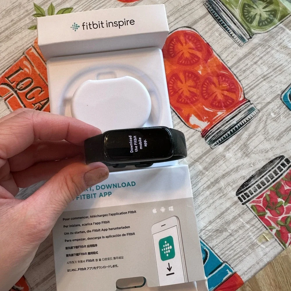 Fitbit inspire HR. Black two sized bands